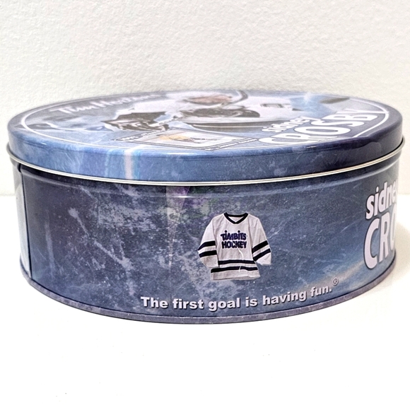 Tim Hortons Sidney Crosby 100-Piece Jigsaw Puzzle & Tin Box - Picture 8 of 16